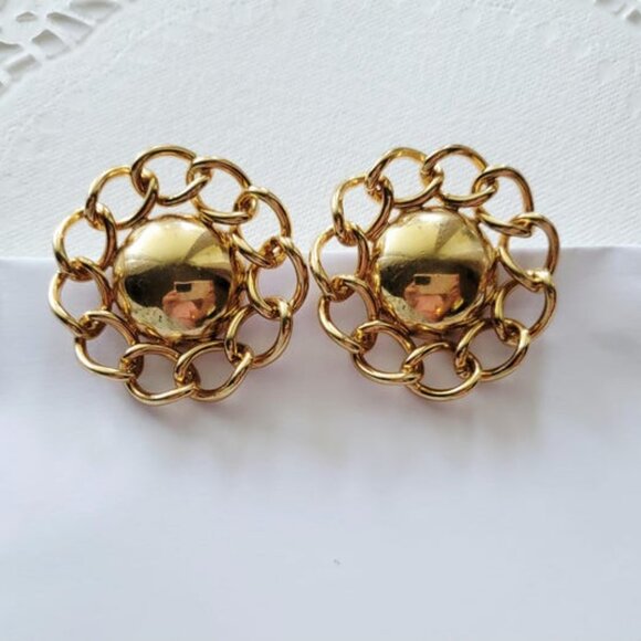 Vintage MONET clip-on Earrings, Statement piece Flower shaped Goldtone - Picture 2 of 5